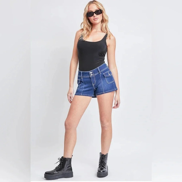 YMI Women's Low Rise Denim Shorts with Side Patch Pockets Sz 7/28 nwt 012 - Picture 2 of 4